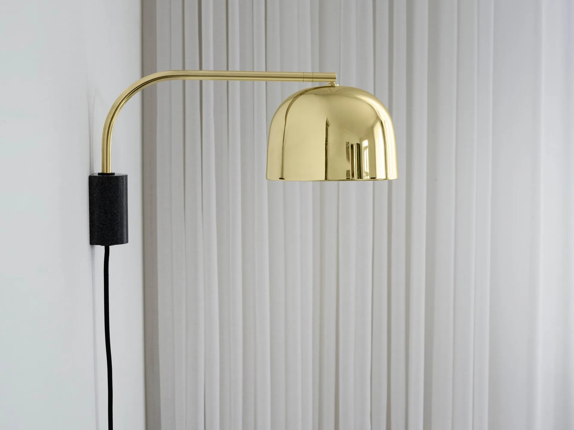 Grant vegglampe, brass, liten- stål, granitt Normann Copenhagen