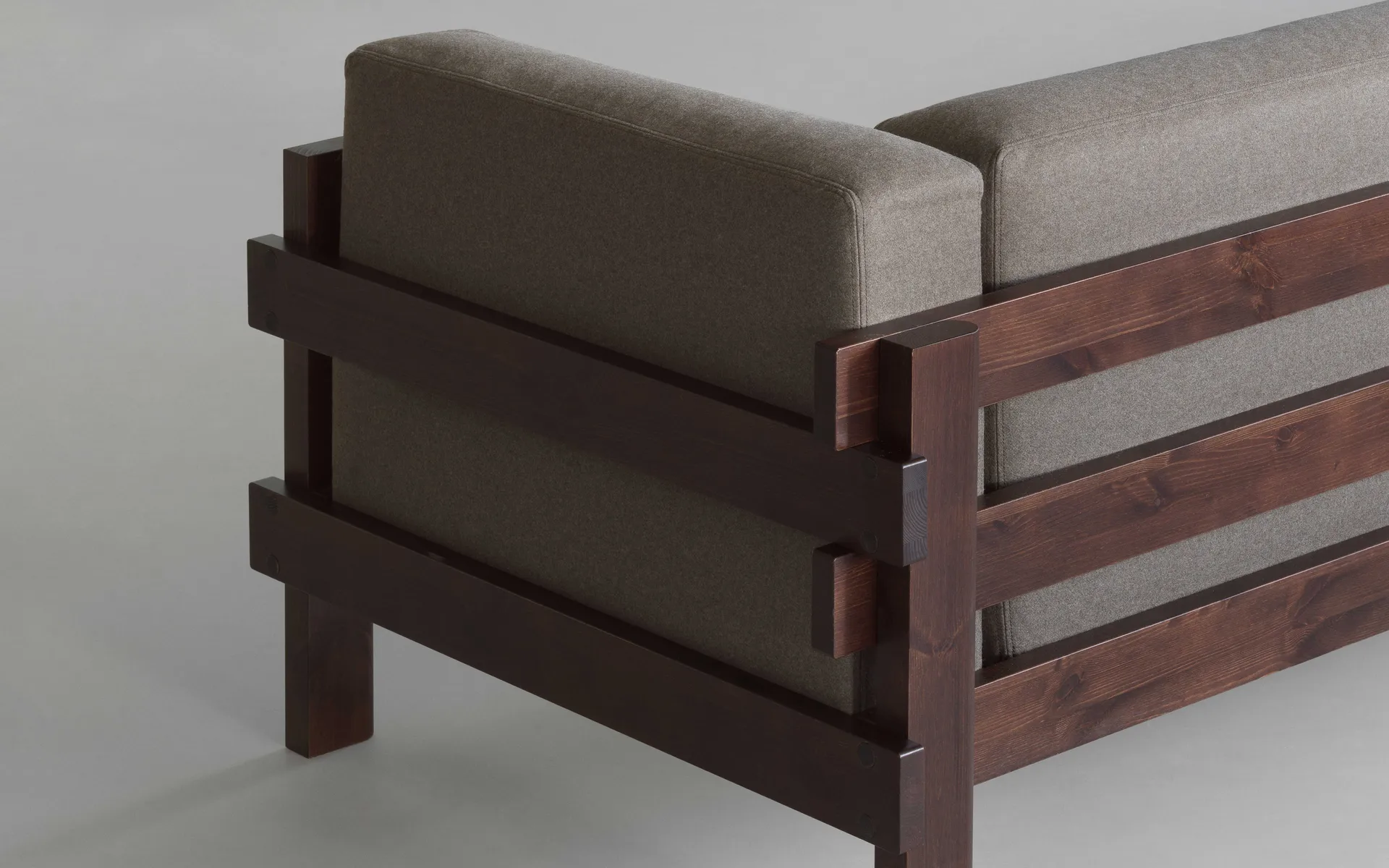 Kube sofa, Brunlakkert furu-stoff Remix 143 Grey, 220 cm Normann Copenhagen