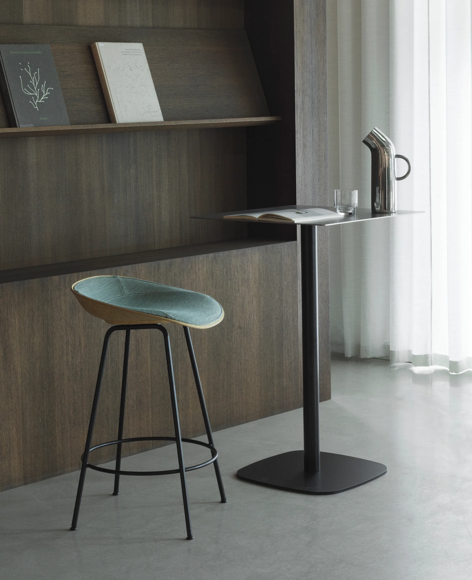 Mat Barstool barstol 65 cm, Seaweed-black steel Normann Copenhagen