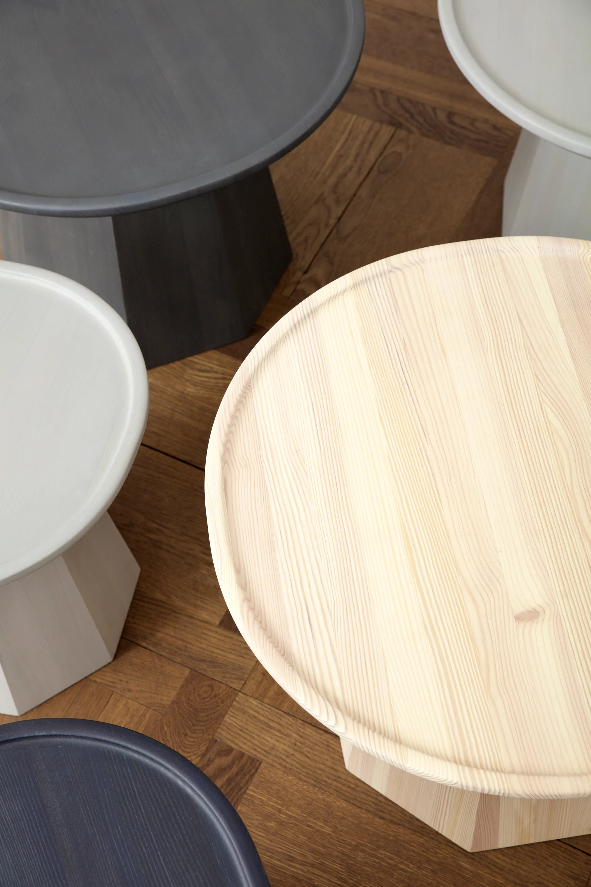 Pine table large sidebord Ø 65 cm H: 44,5 cm, Pine Normann Copenhagen