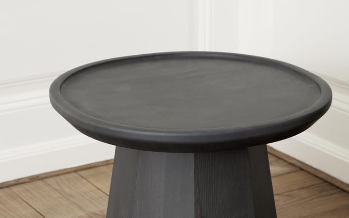 Pine table small sidebord Ø 45 cm H: 40,6 cm, Dark grey Normann Copenhagen