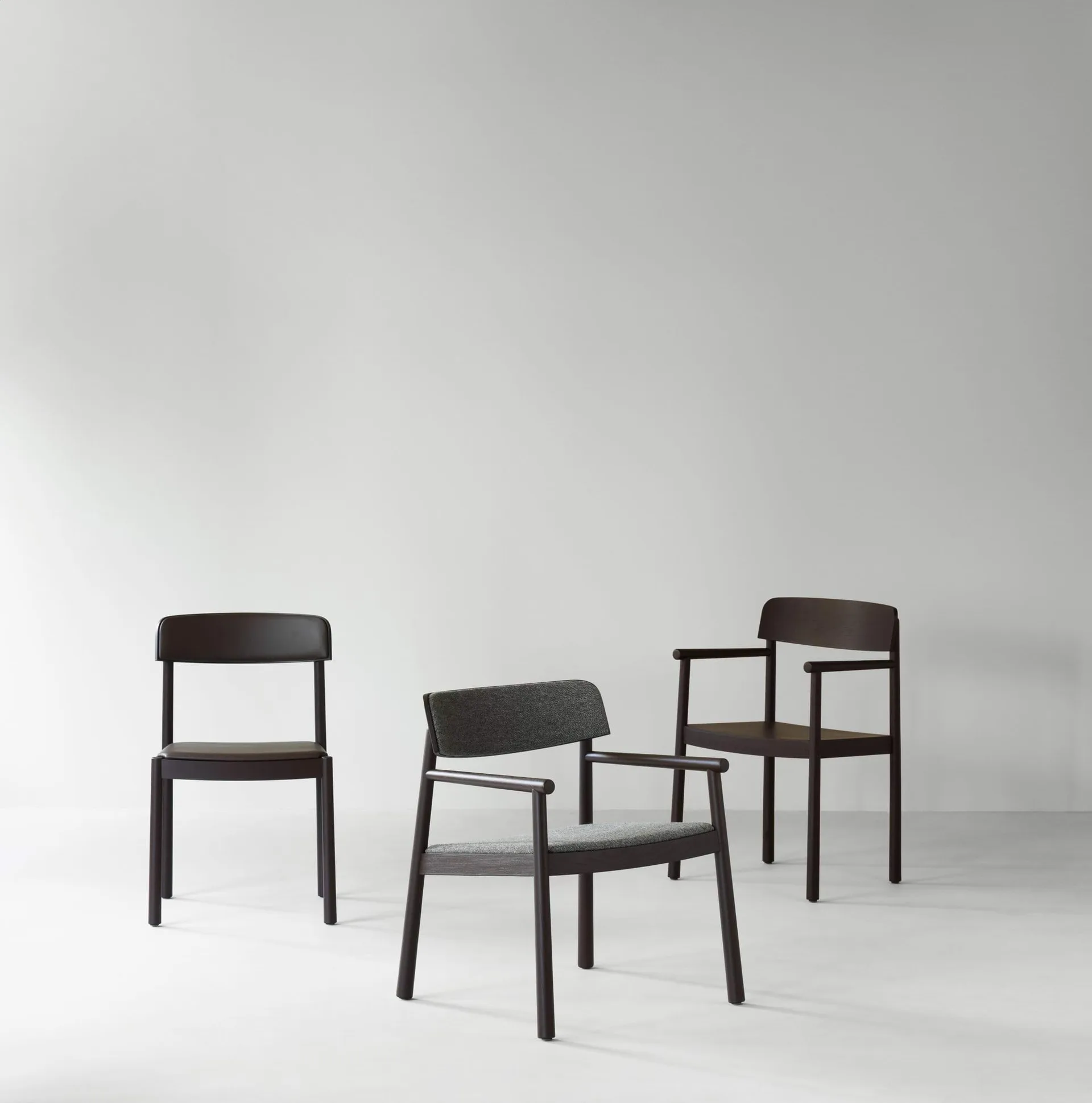 Timb armlene-stol, Brown ash-Hallingdal 368 Normann Copenhagen