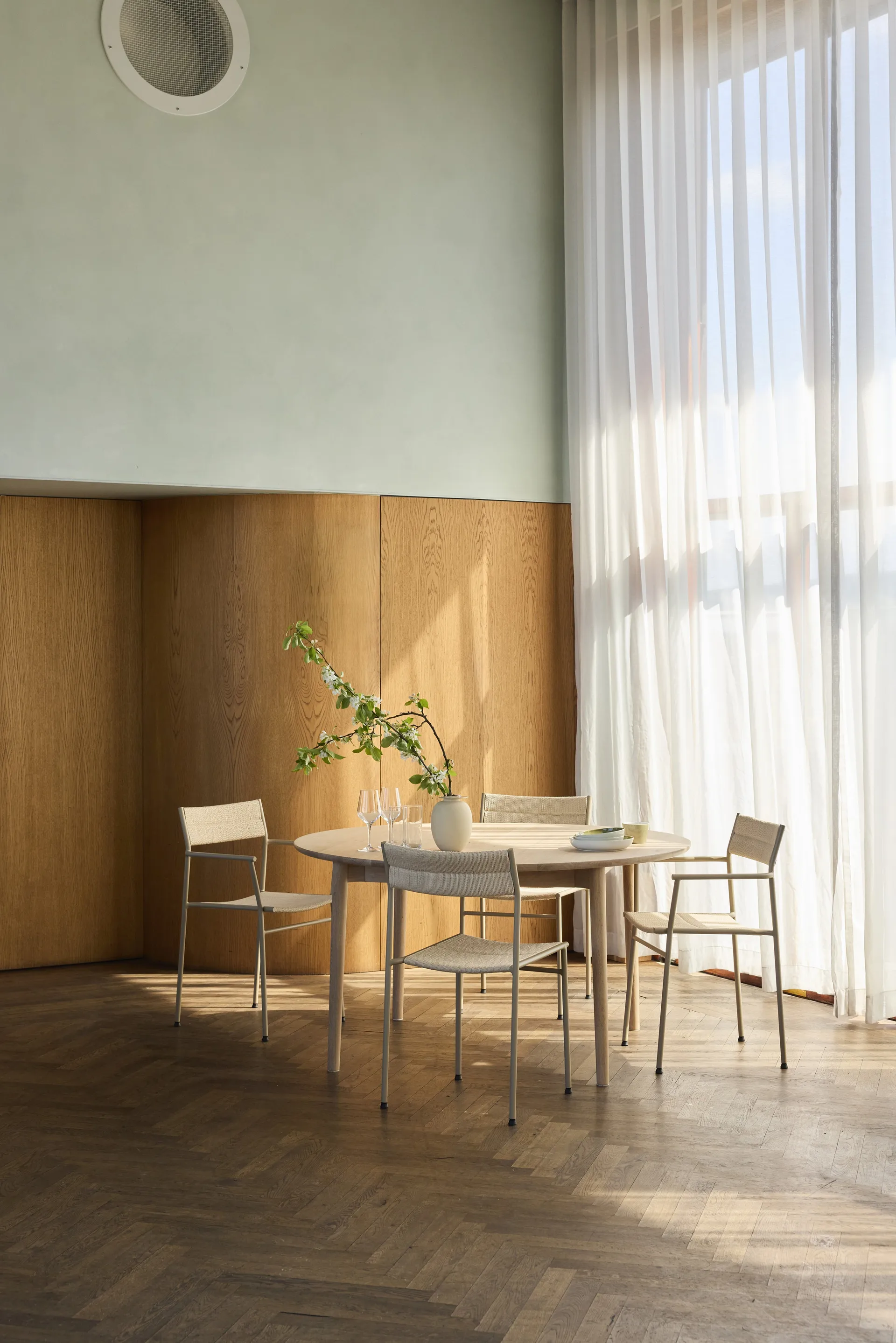 Expand spisebord Ø140 cm, Lysoljet eik Northern