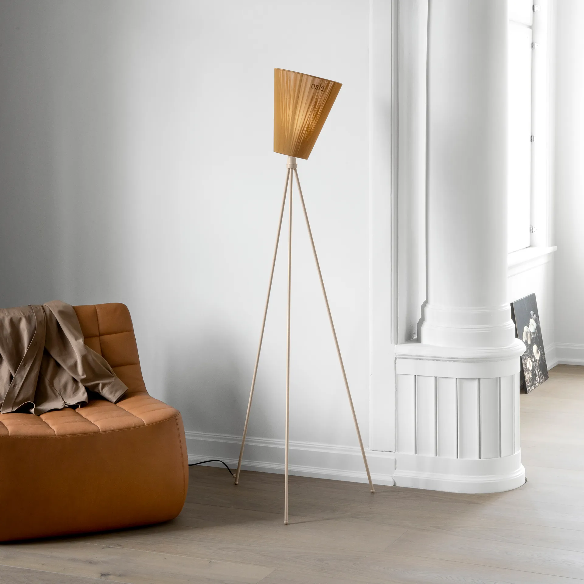Oslo Wood gulvlampe stativ, Beige Northern