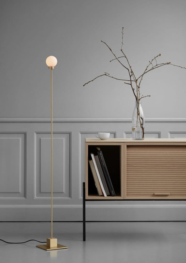 Snowball gulvlampe 117 cm, Brass Northern