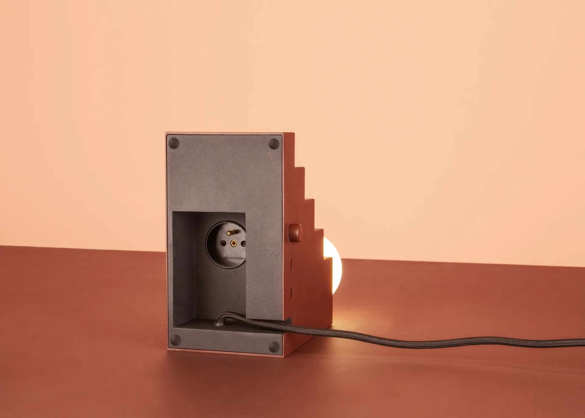 Stair bordlampe, Deep red Oblure