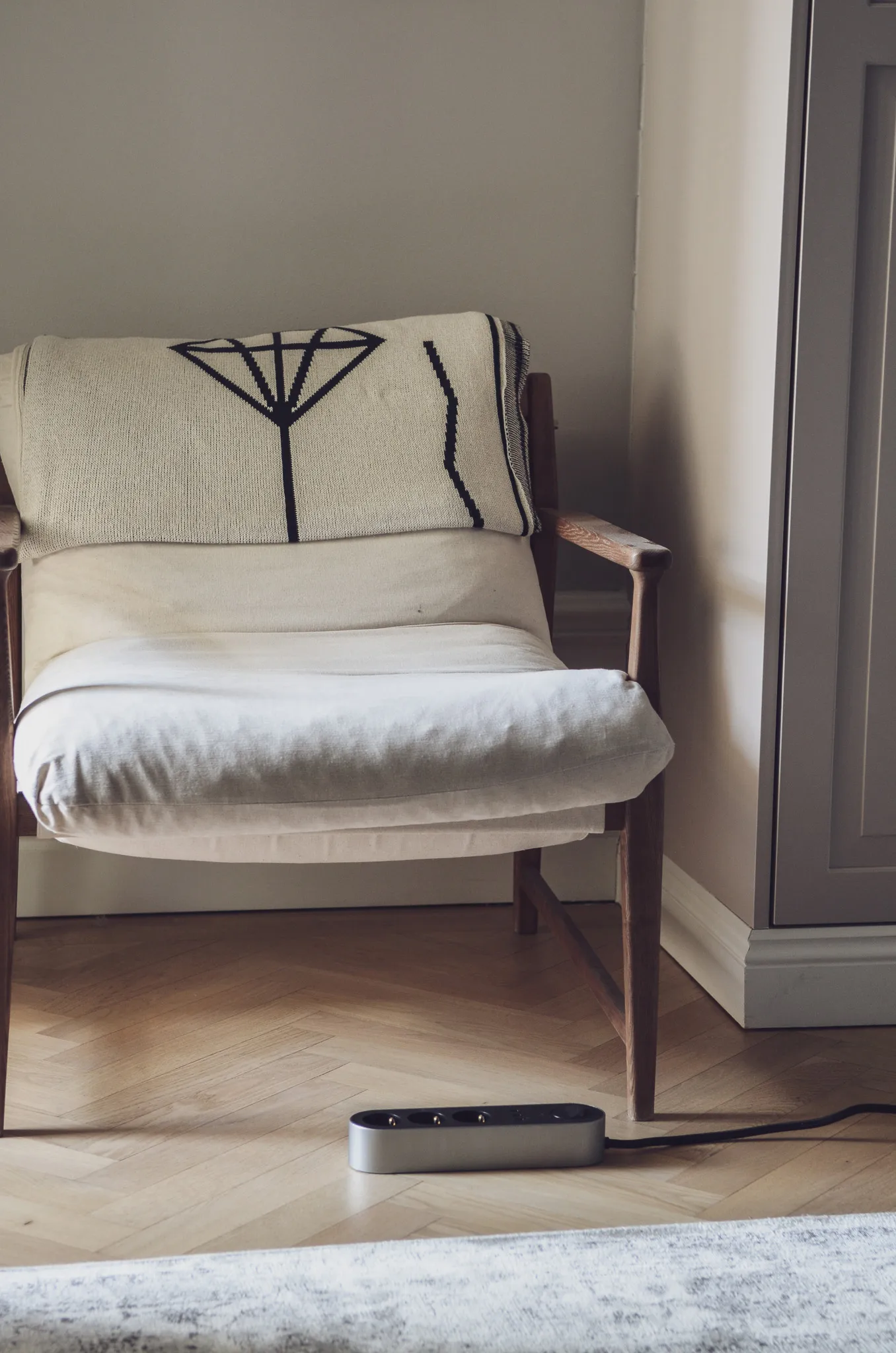 Edgar Power Bar grenuttak, Satin aluminium palett3