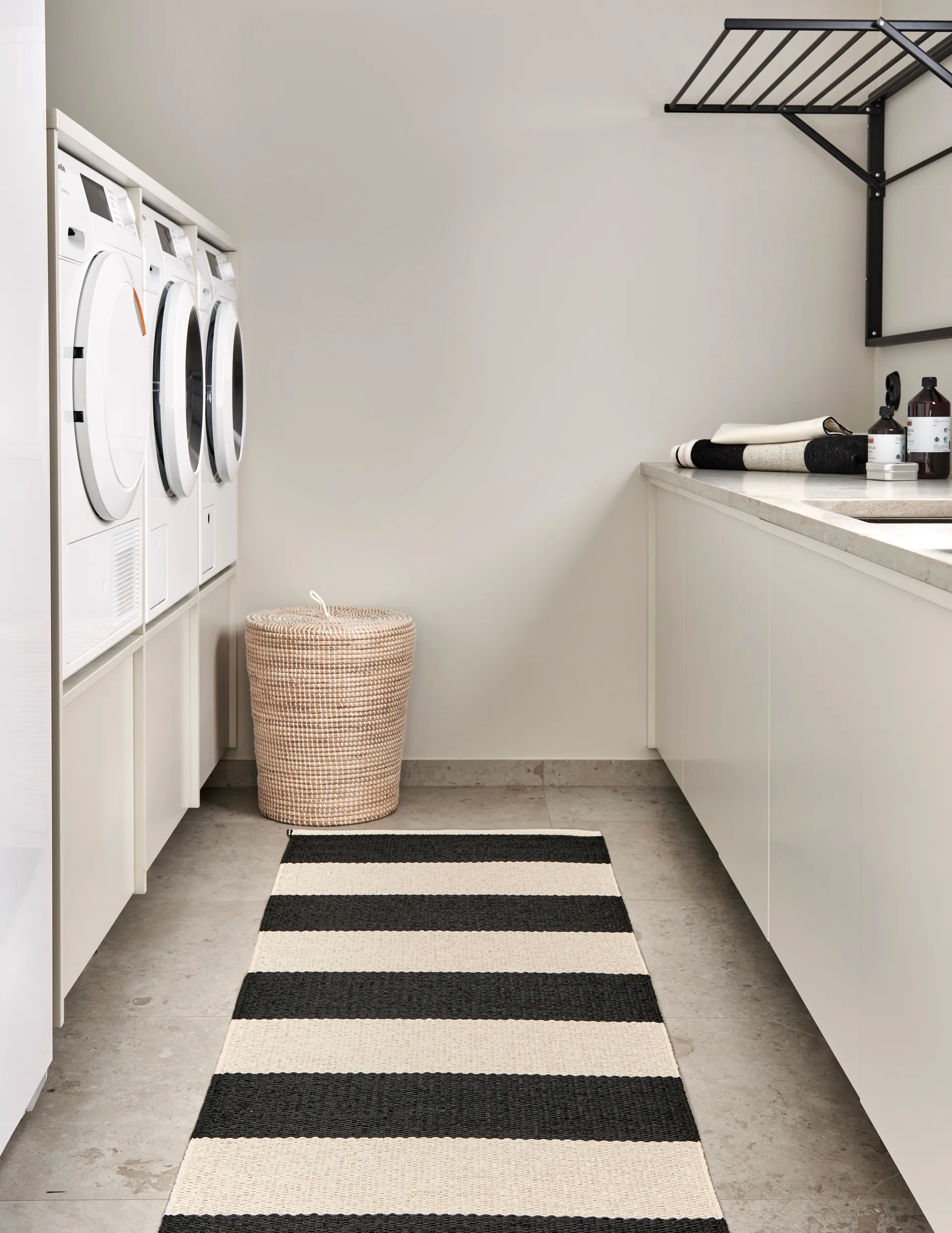 Bob løper, Black/vanilla, 70x225 cm Pappelina