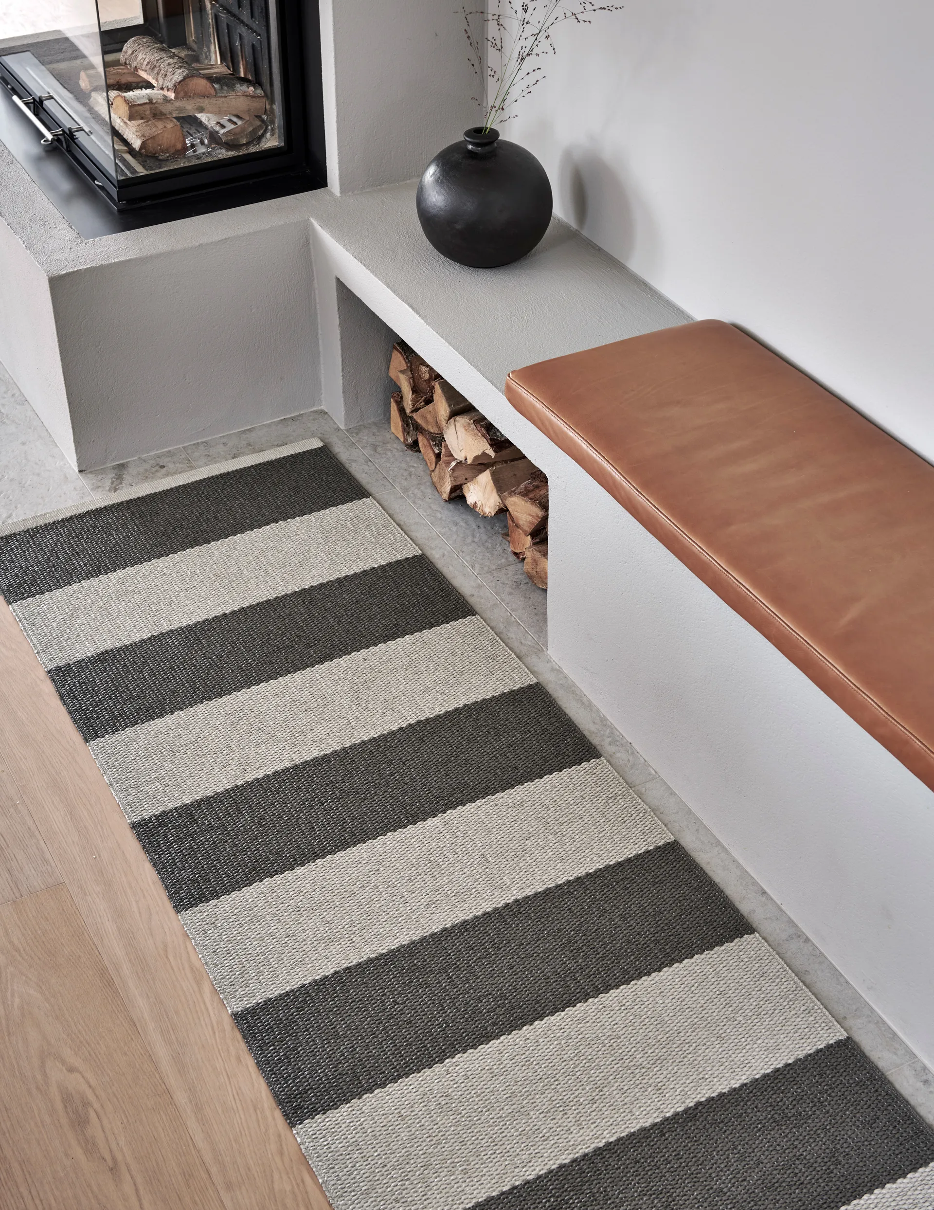 Bob løper, Charcoal/linen, 70x225 cm Pappelina