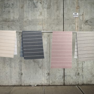 Carl løper - warm grey/fossil grey, 70x350 cm - Pappelina