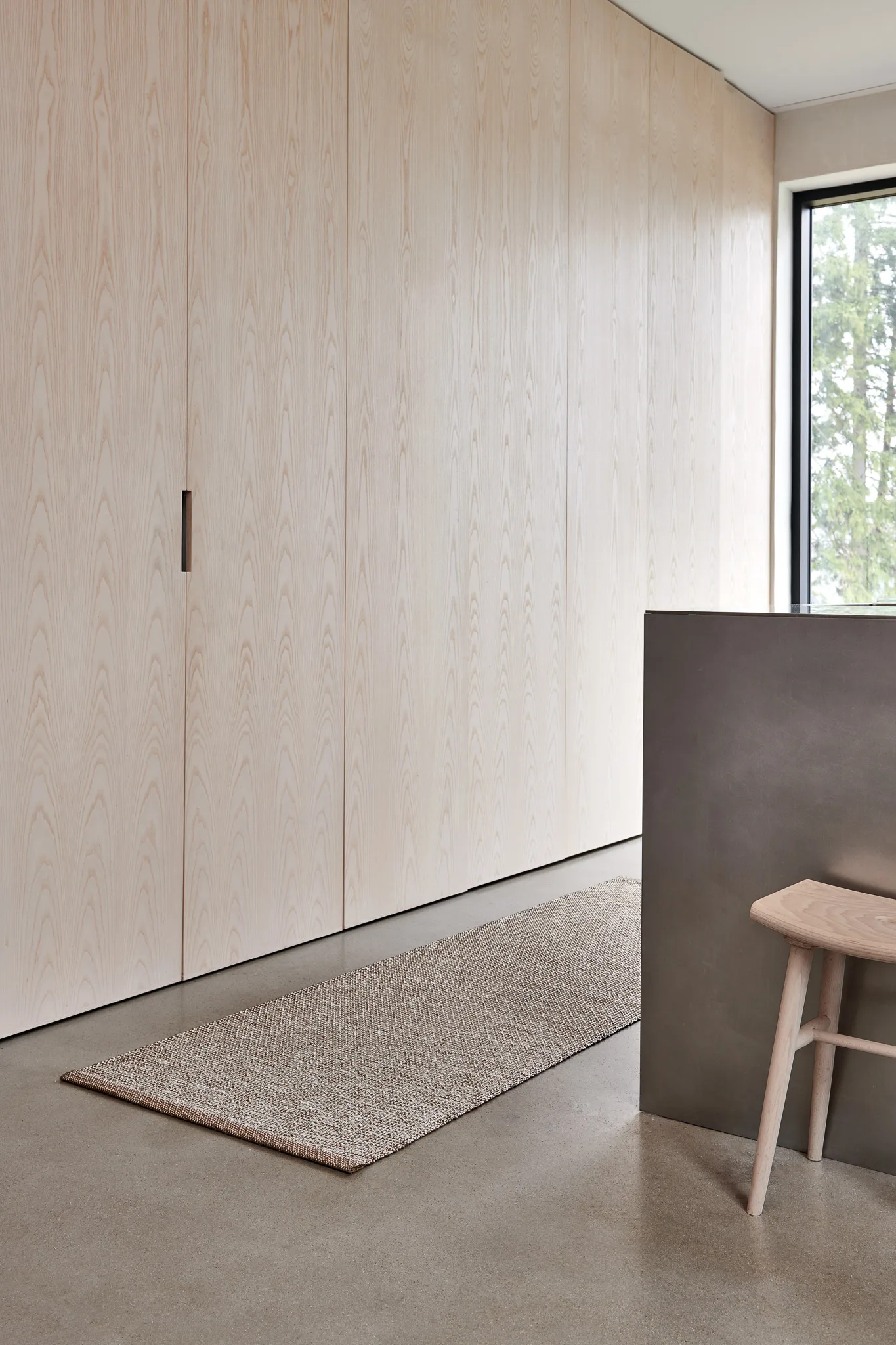 Emm Metallic matt, Potato-beige, 70x240 cm Pappelina