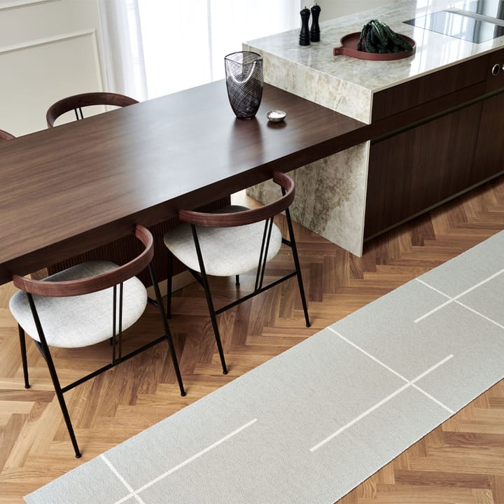 Fred løper, beige, 70x90 cm Pappelina
