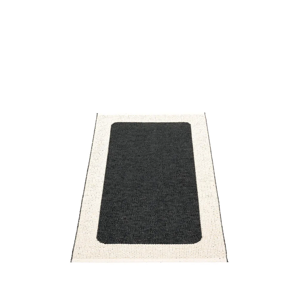 Ilda løper, black, 70x120 cm Pappelina