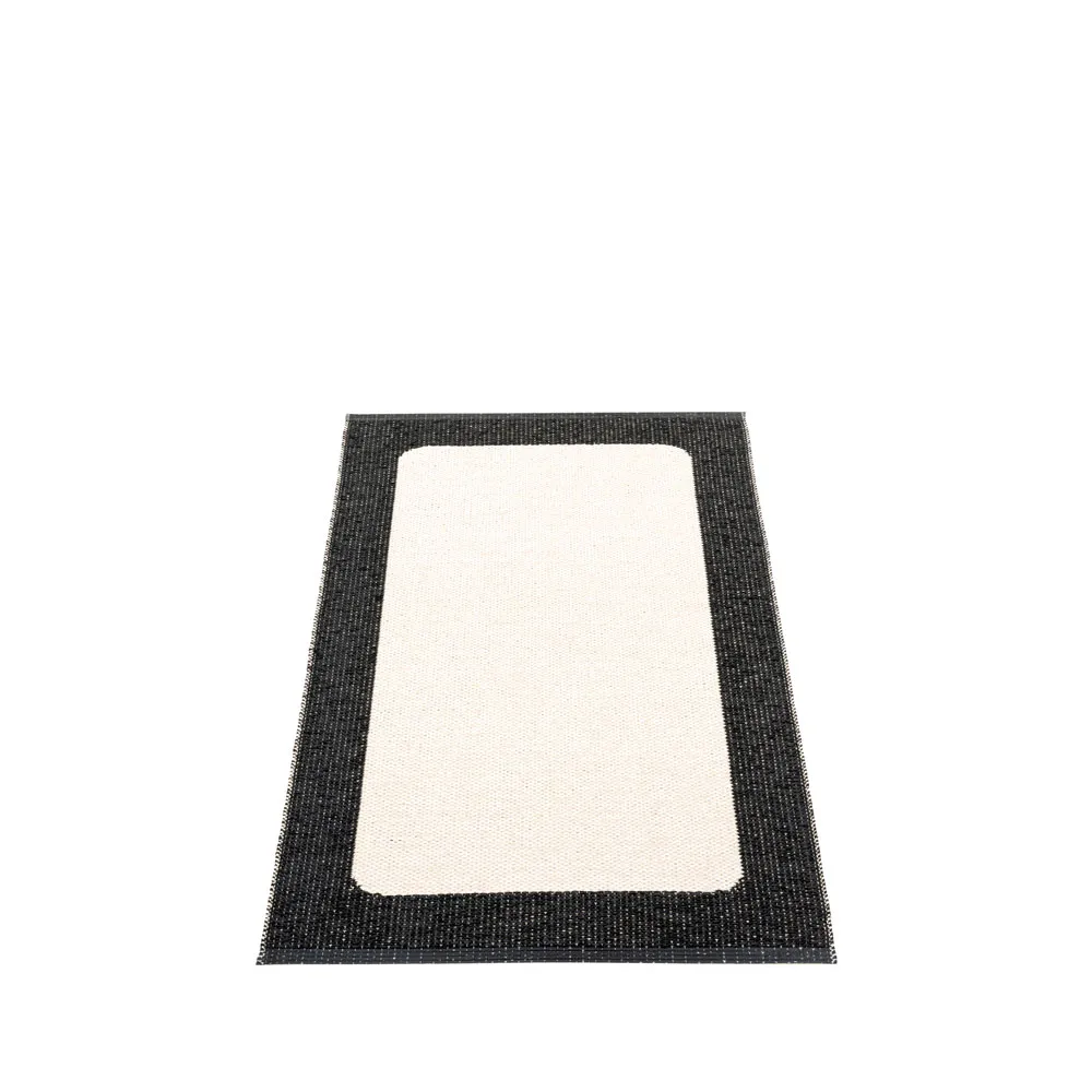 Ilda løper, black, 70x120 cm Pappelina