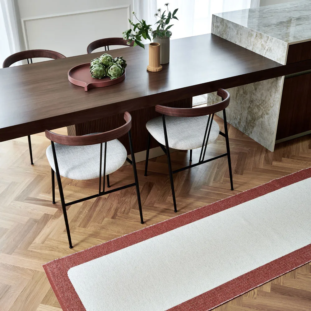 Ilda løper, black, 70x120 cm Pappelina