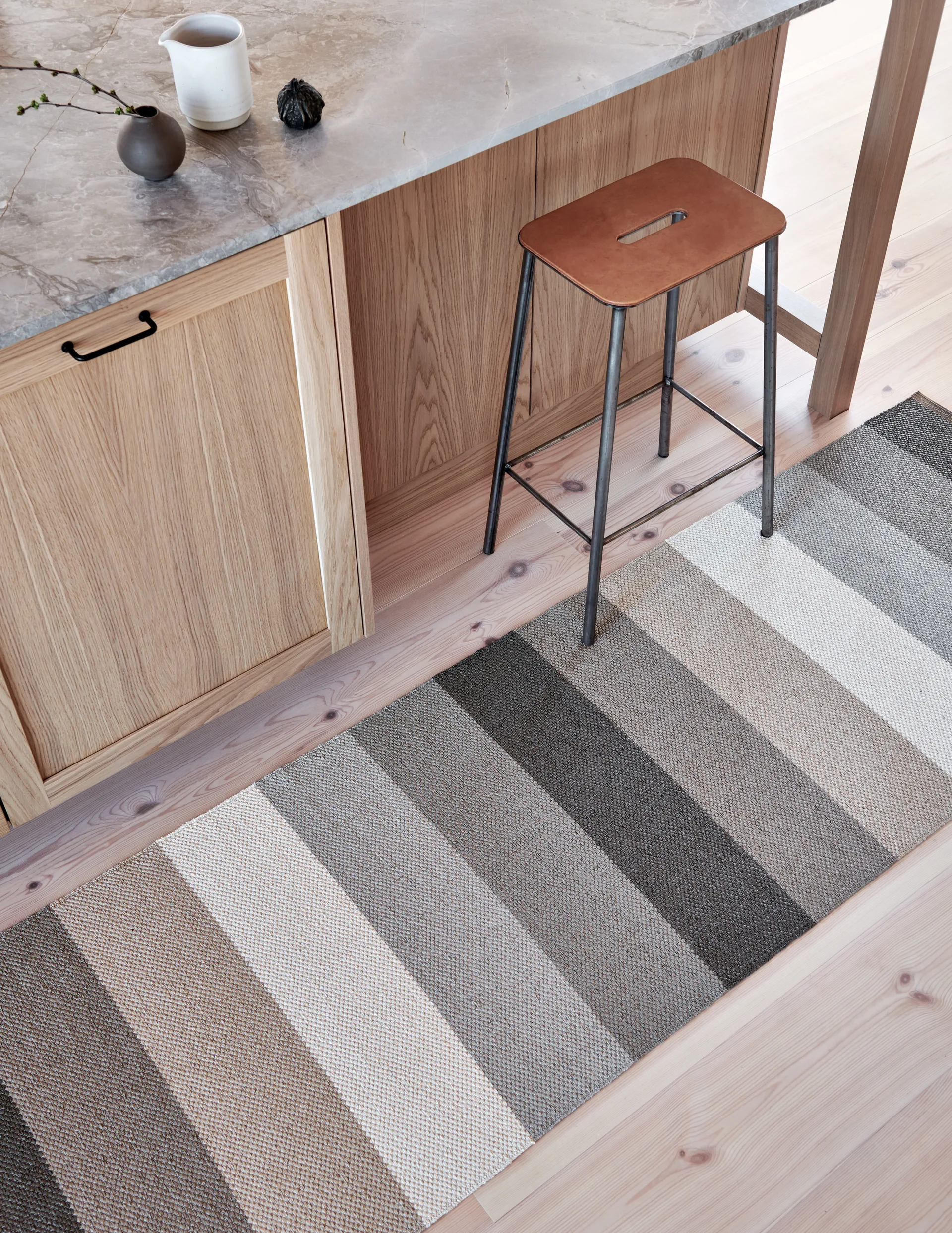 Molly løper, Clay, 70x200 cm Pappelina