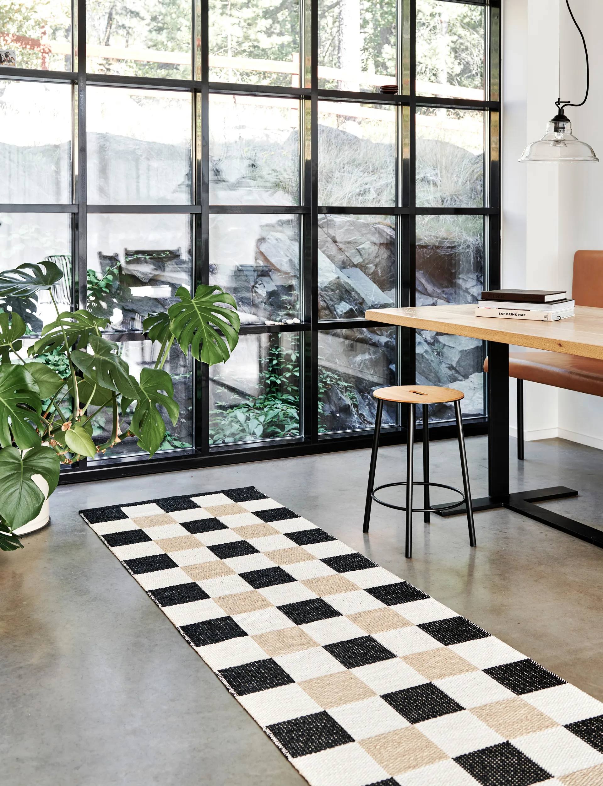 Pix løper, Black-vanilla, 70x240 cm Pappelina