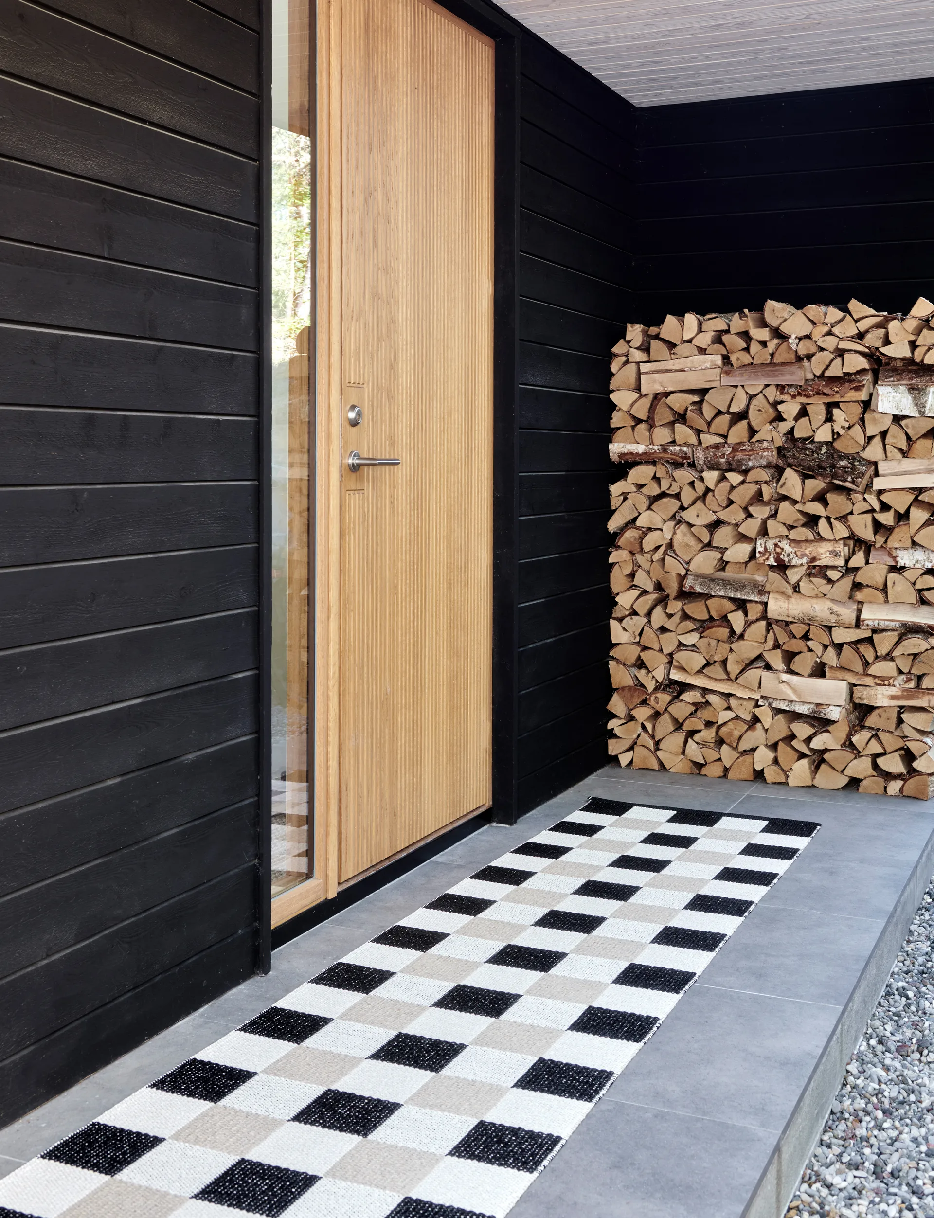 Pix løper, Black-vanilla, 70x300 cm Pappelina