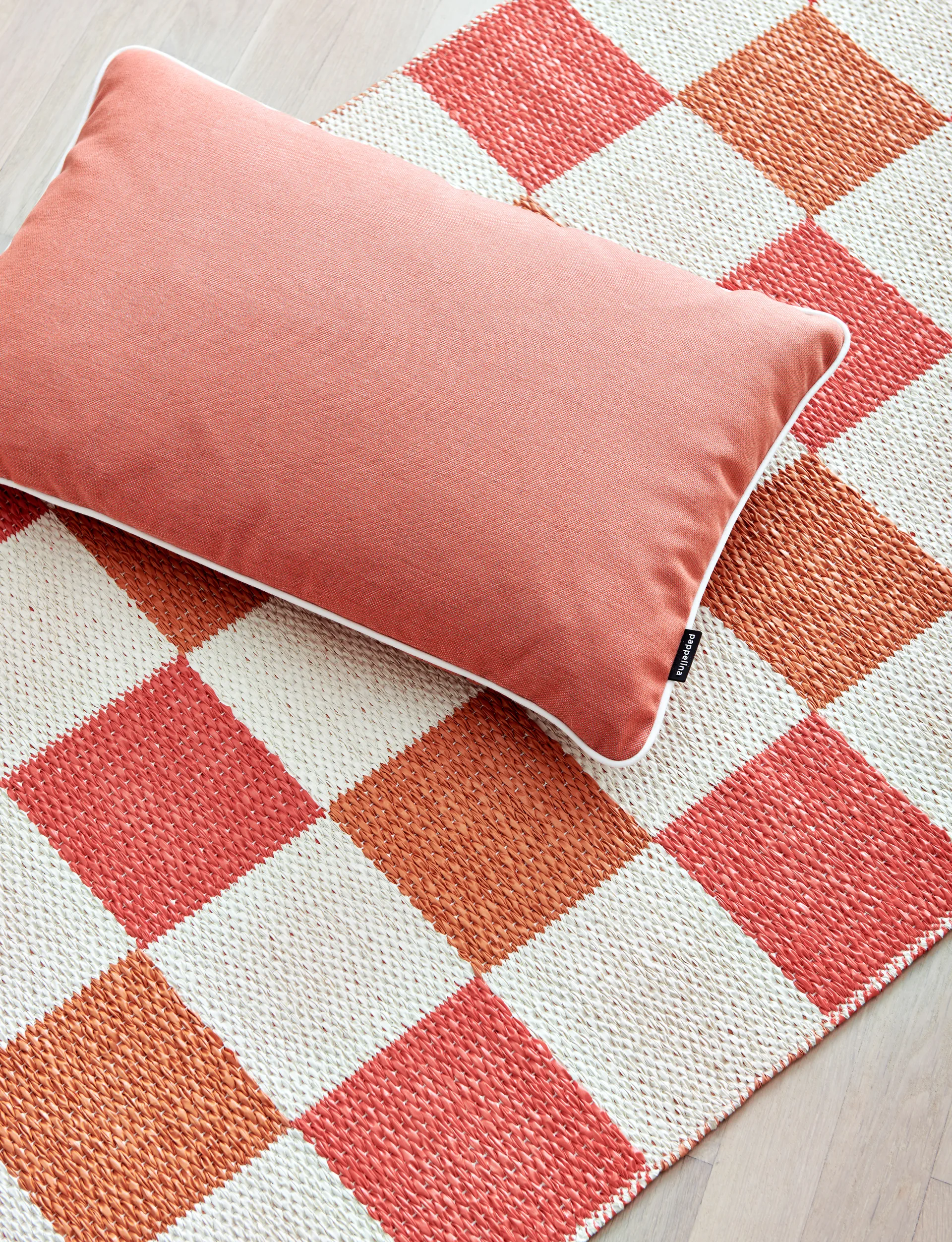 Pix løper, Flamingo-vanilla, 70x240 cm Pappelina