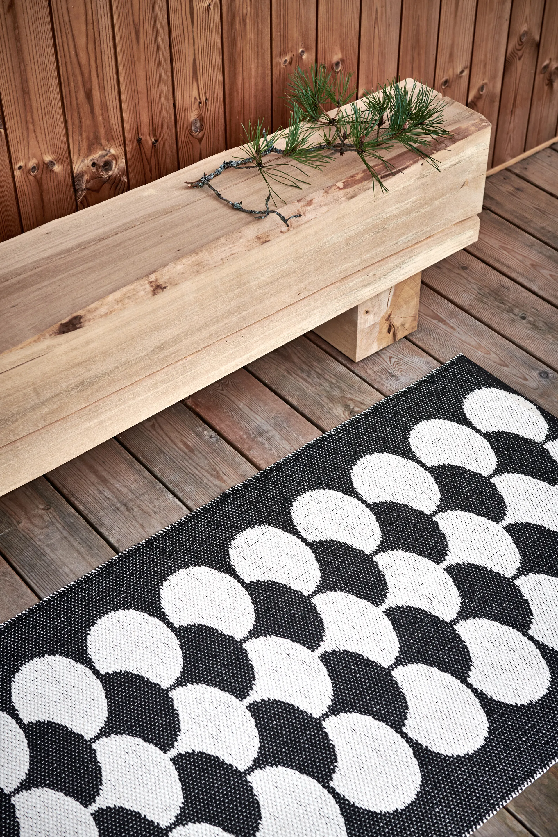 Poppy løper, Black-vanilla, 70x250 cm Pappelina