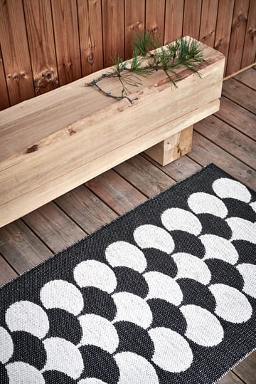 Poppy løper - Black-vanilla, 70x250 cm - Pappelina