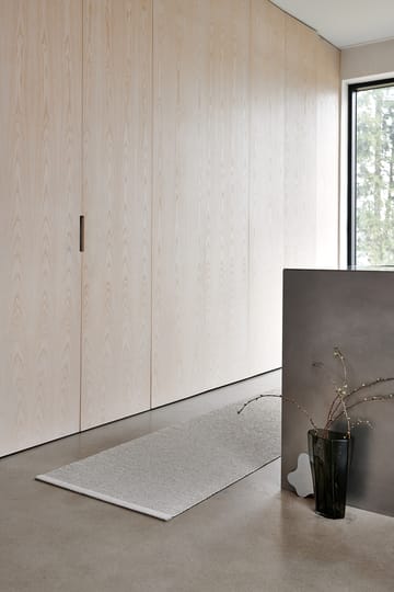 Sam teppe - Warm grey-charcoal, 70x150 cm - Pappelina