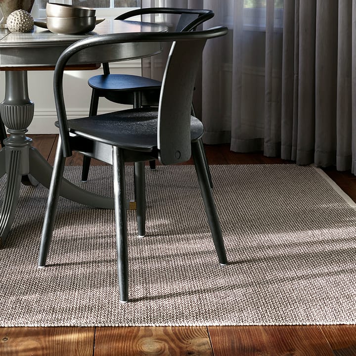 Svea teppe, warm grey/granit metallic, 140x220 cm Pappelina