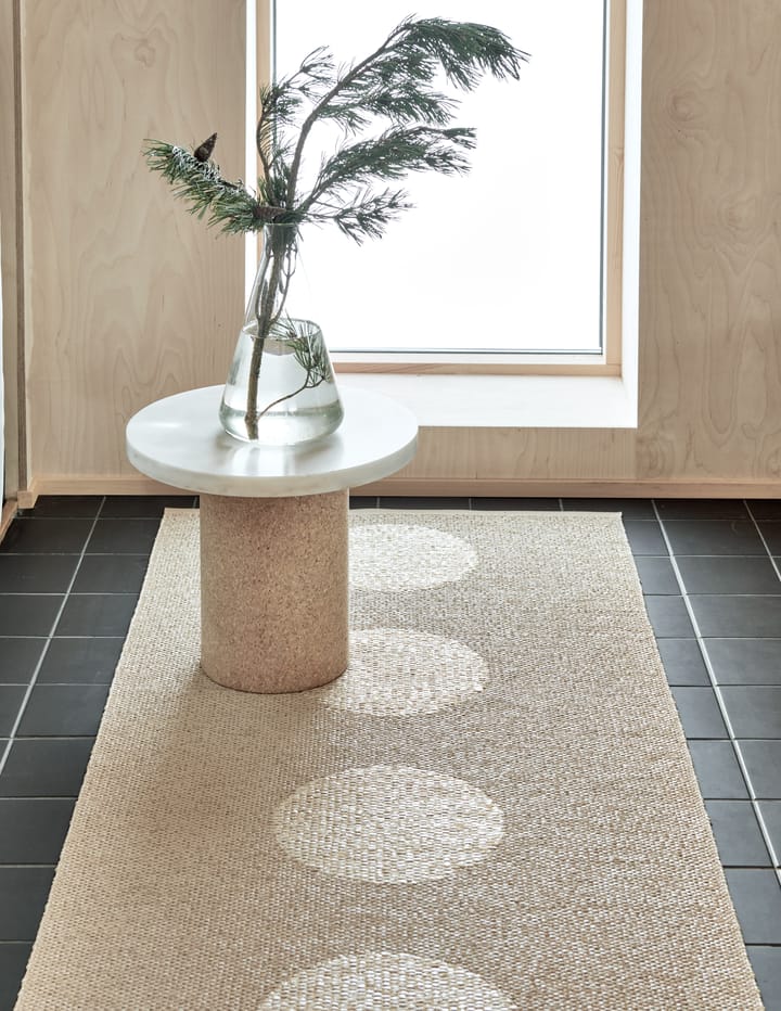 Vera 2.0 plastmatte beige-beige metallic, 70x280 cm Pappelina