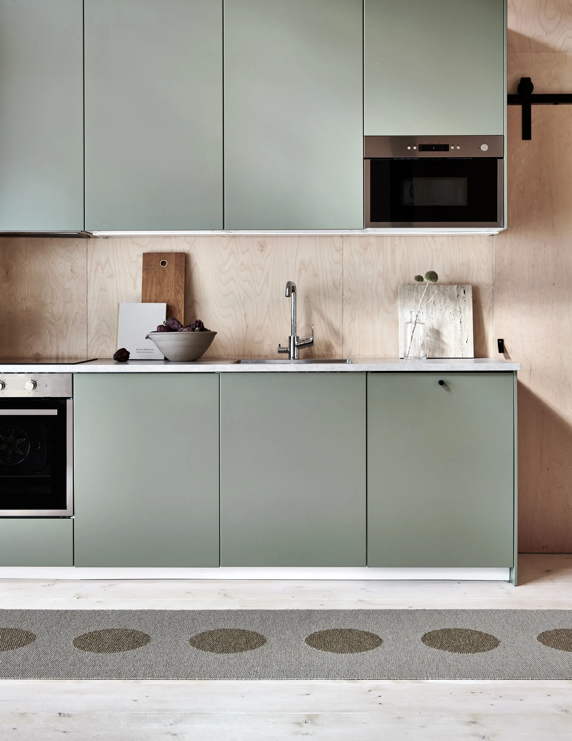 Vera 2.0 plastmatte dark linen-linen metallic, 70x280 cm Pappelina