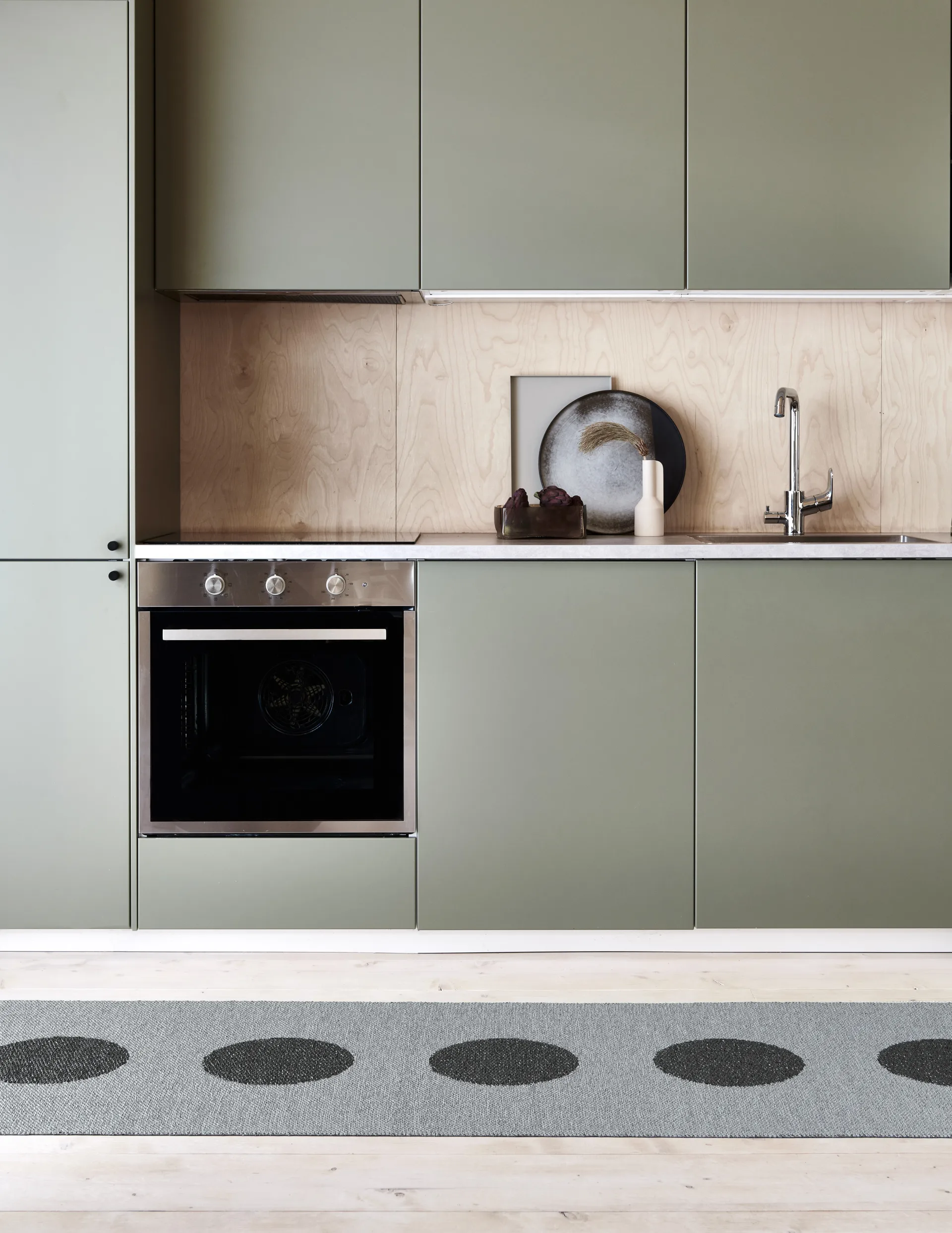 Vera 2.0 plastmatte grey-granit metallic, 70x200 cm Pappelina