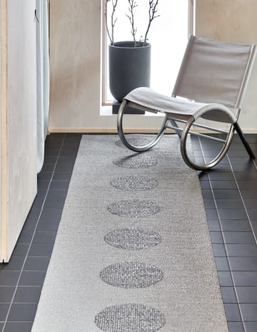 Vera 2.0 plastmatte grey-granit metallic - 70x280 cm - Pappelina