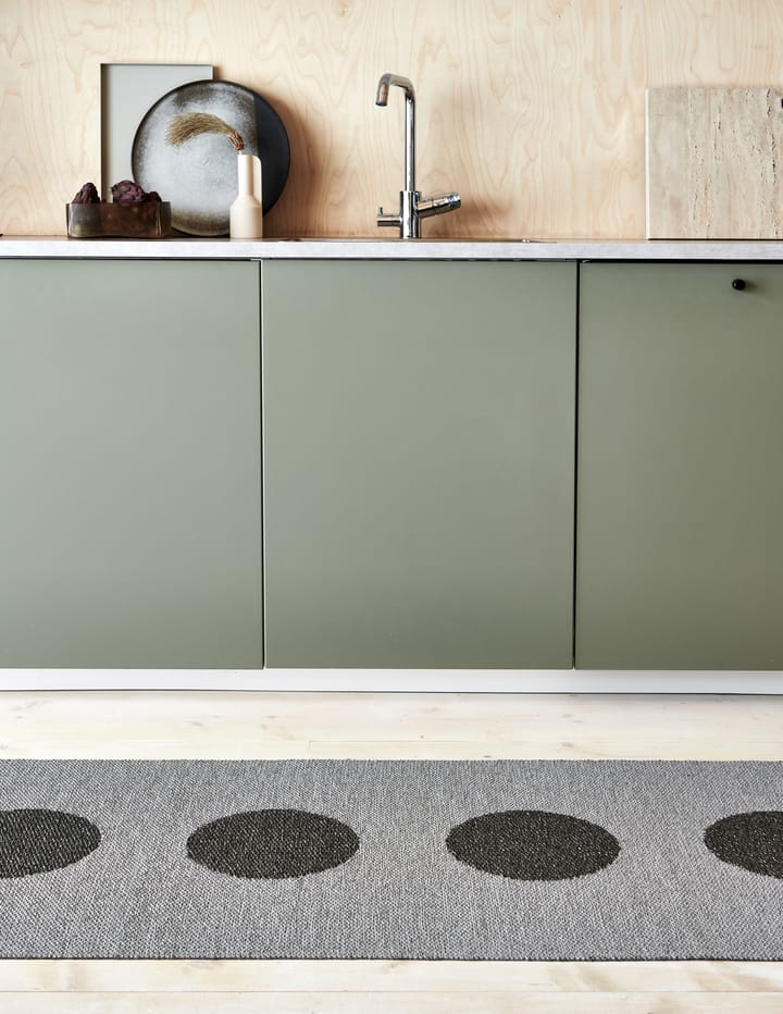 Vera 2.0 plastmatte grey-granit metallic, 70x360 cm Pappelina