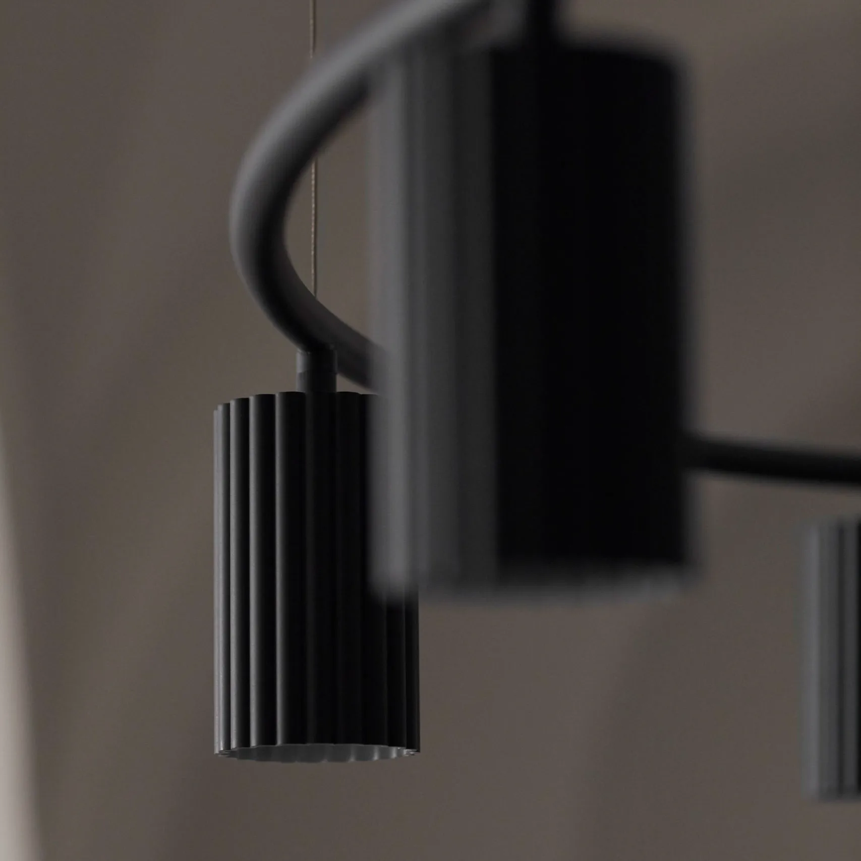 Donna Circle 100 taklampe, Black ink Pholc