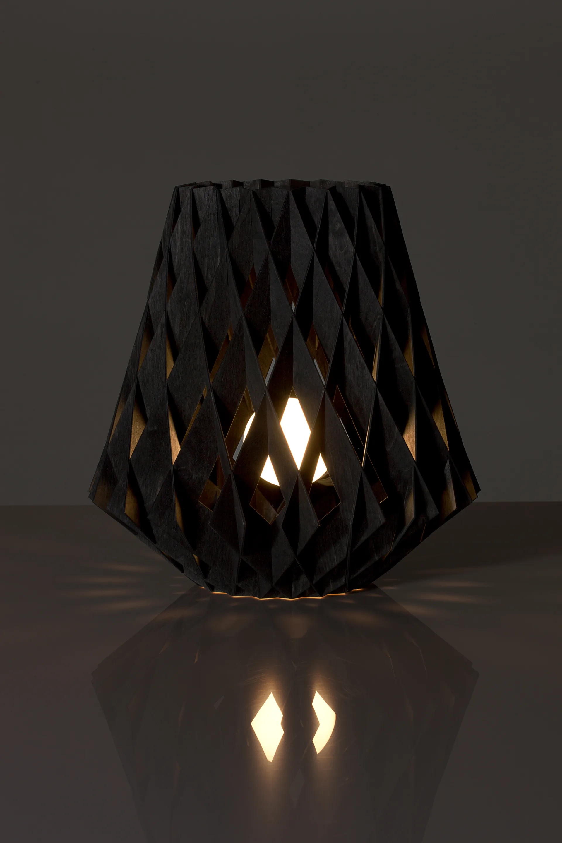 Pilke Signature bordlampe Ø28 cm, Svart Pilke