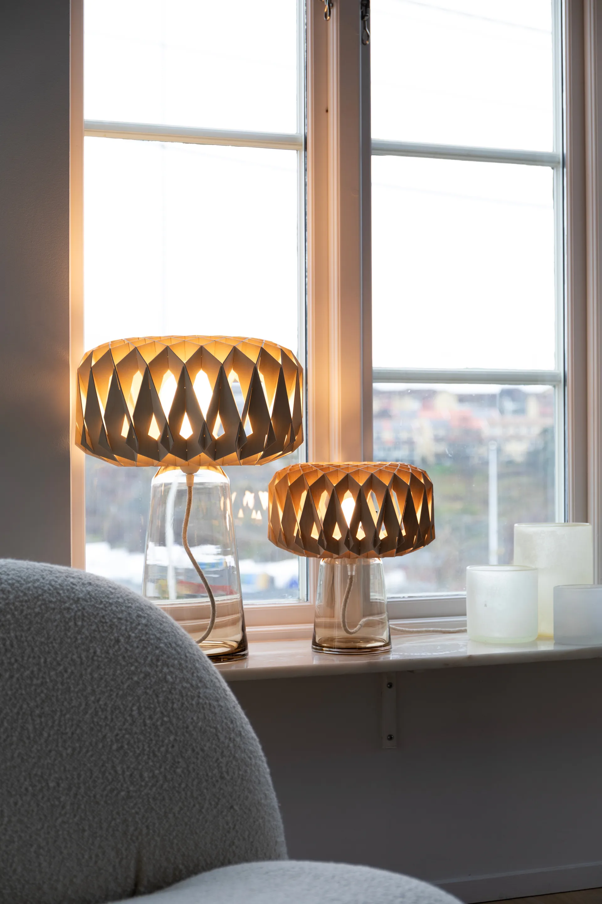 Signature 25 bordlampe, Amber-bjørk, Ø28x34 cm Pilke