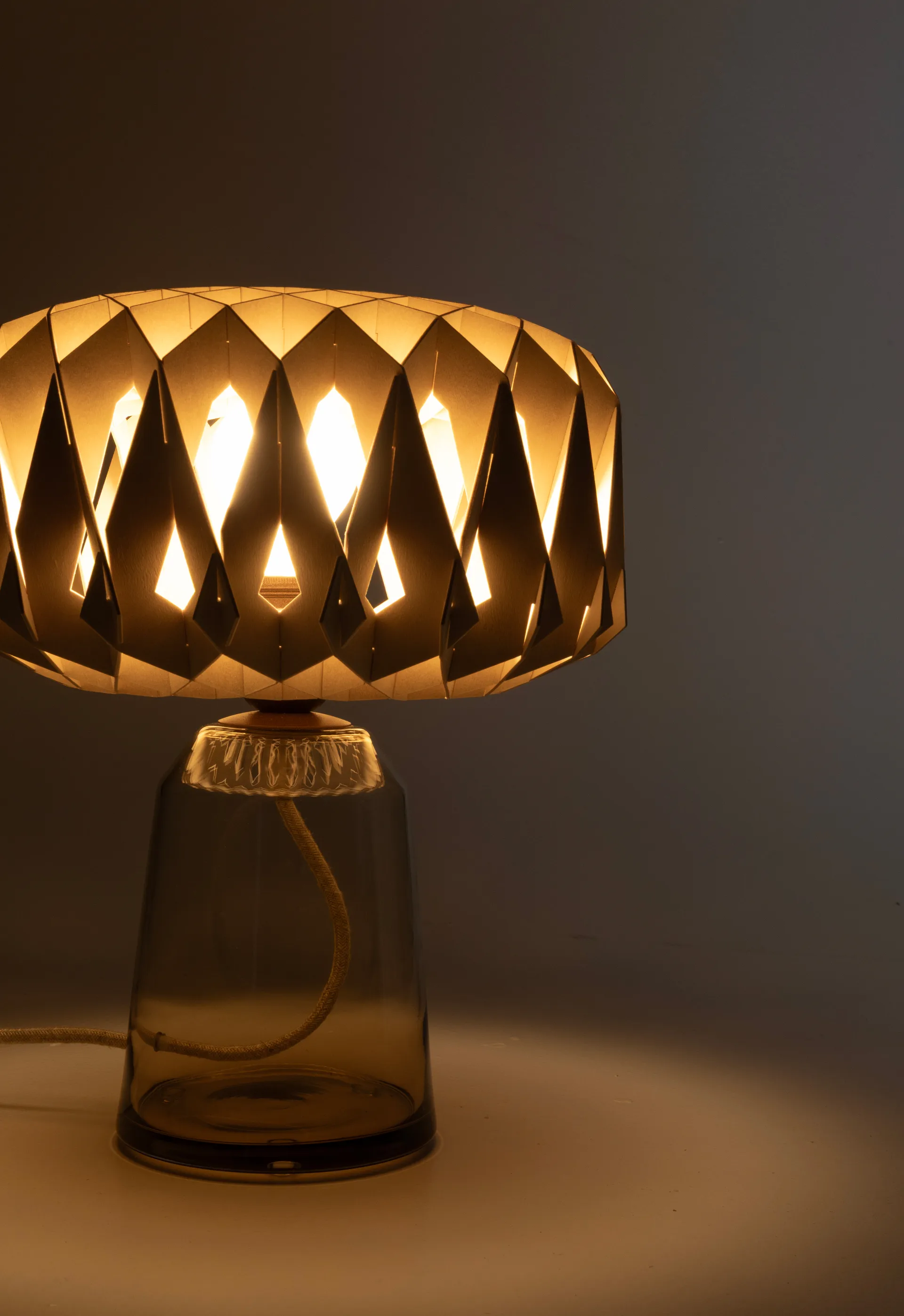 Signature 25 bordlampe, Amber-bjørk, Ø28x34 cm Pilke