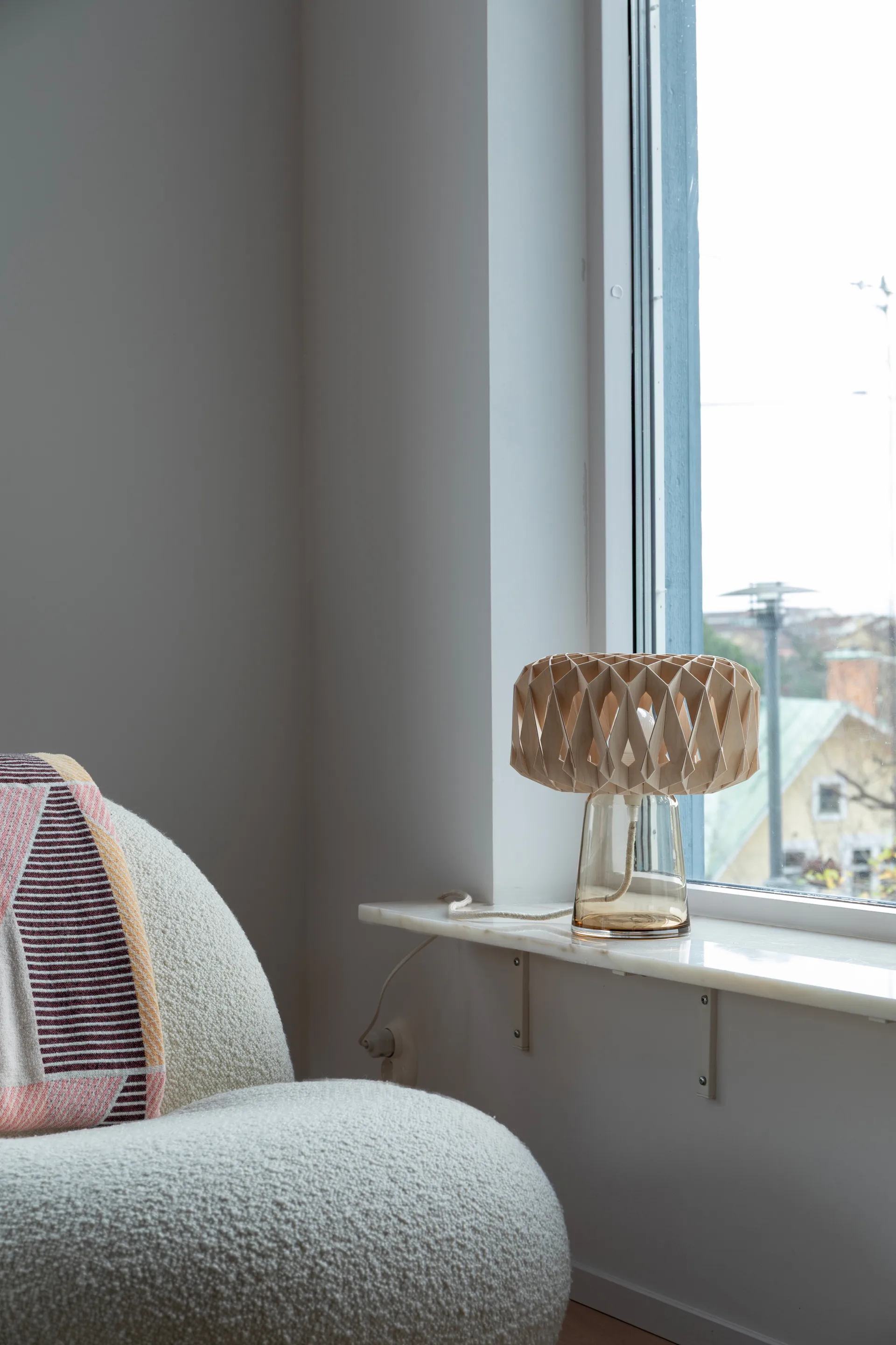 Signature 25 bordlampe, Amber-bjørk, Ø28x34 cm Pilke