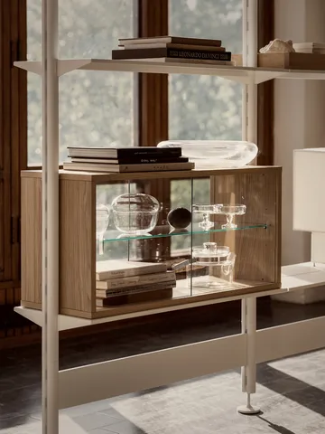 Pira vitrineskap - Hvitbeiset eik-klarglass, 90x31 cm, glassrygg - Pira