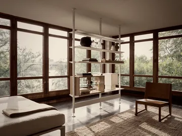 Pira vitrineskap - Hvitet eik-klarglass, 70x31 cm, 4 dører - Pira