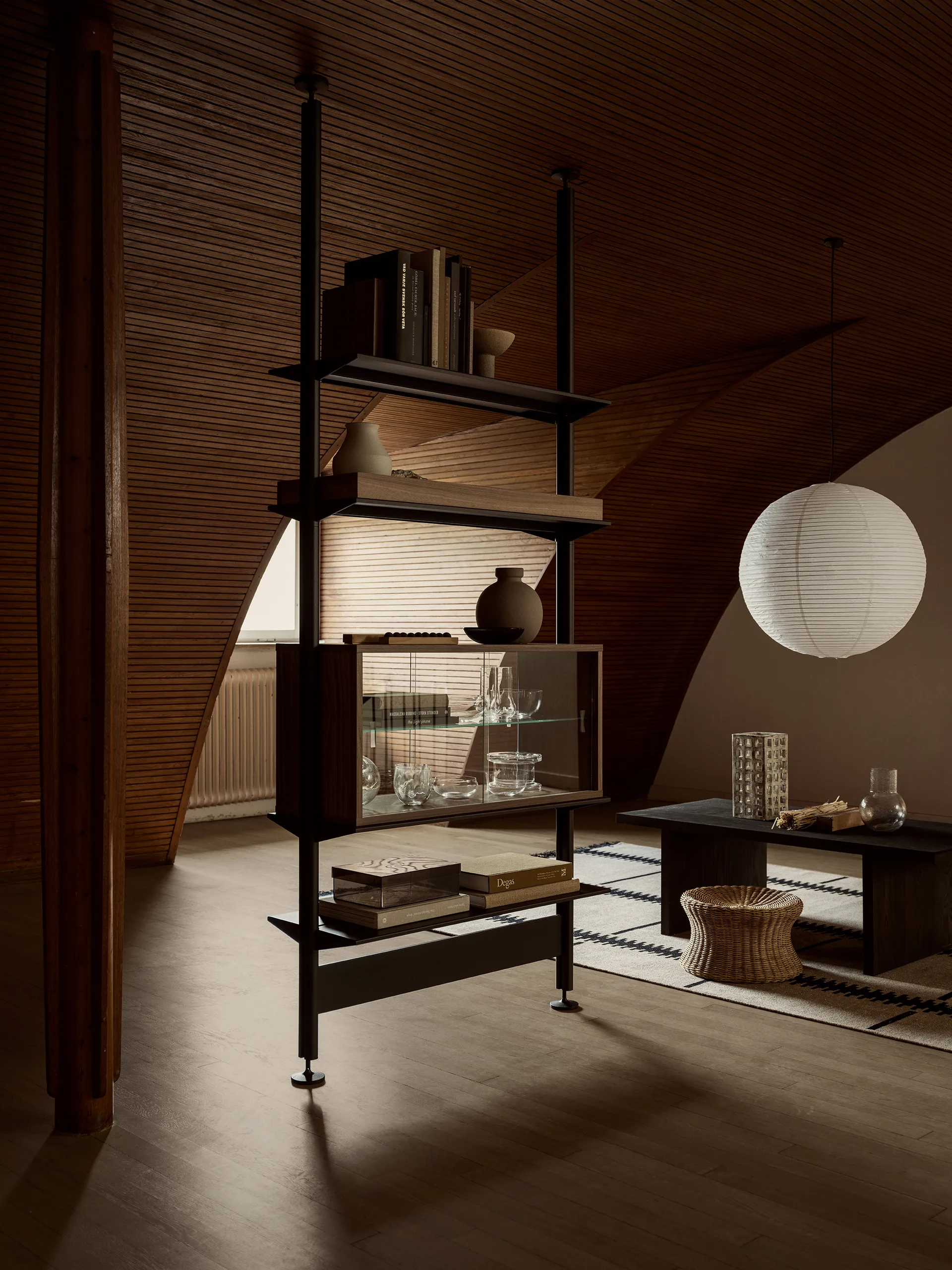 Pira vitrineskap, Valnøtt-klarglass, 70x31 cm, 4 dører Pira