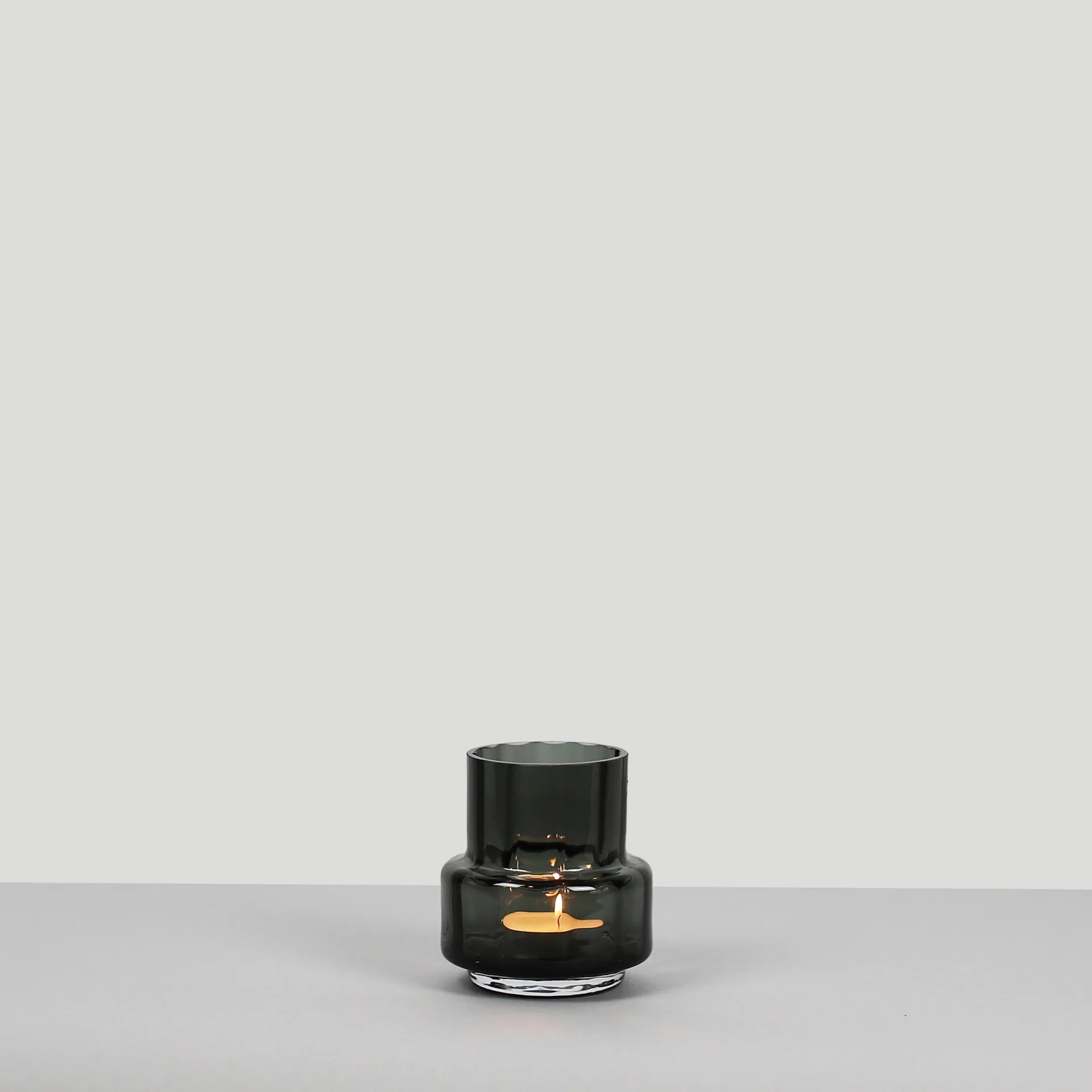 Hurrican reflections tealight no. 25, Smoked Grey Ro Collection