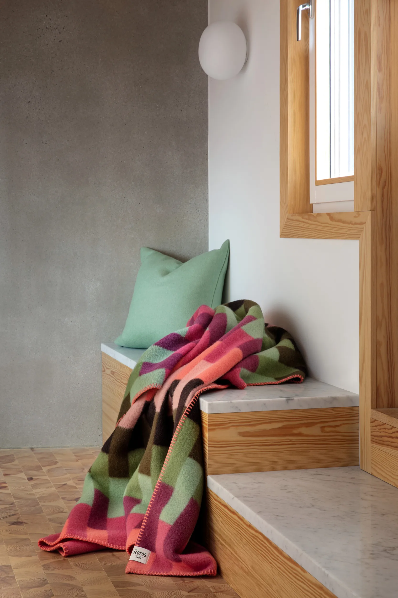 Åsmund bold teppe 135x200 cm, Pink-green Røros Tweed