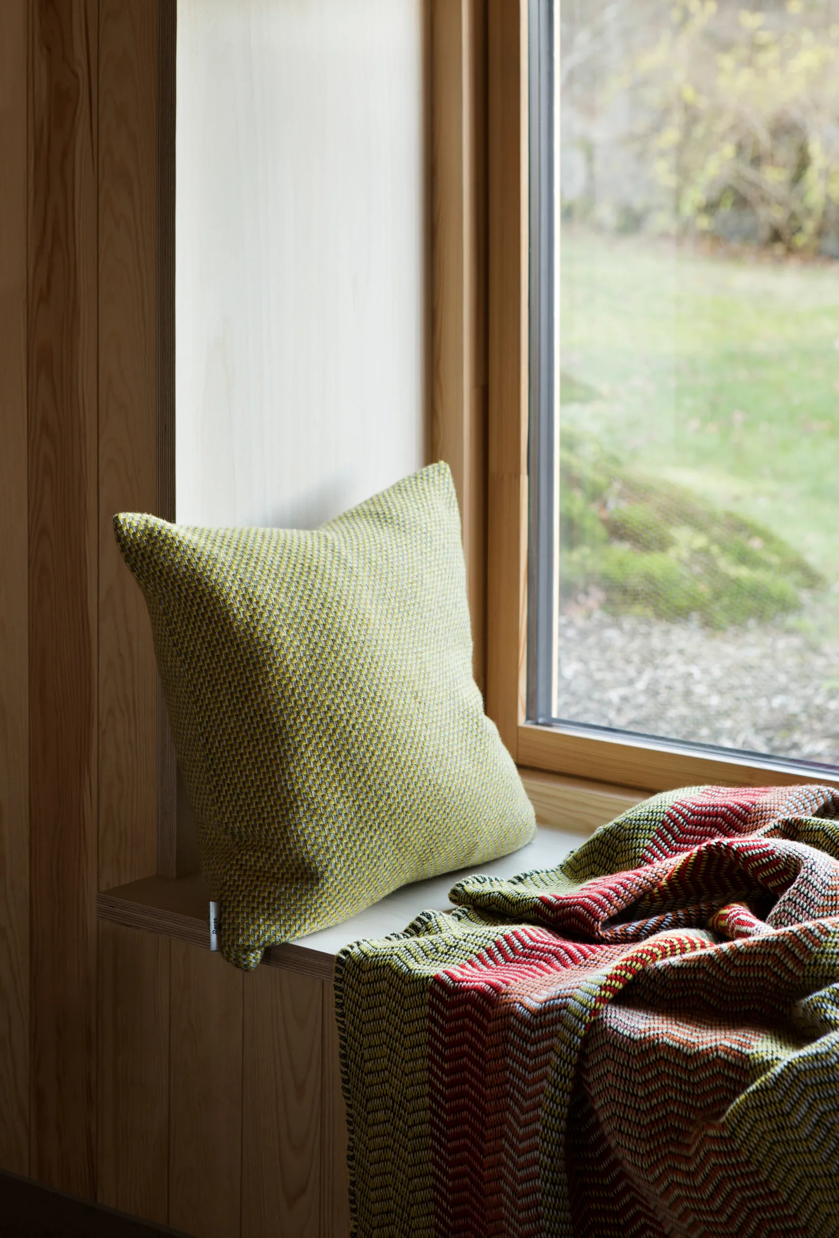 Fri teppe 150x200 cm, Summer red Røros Tweed