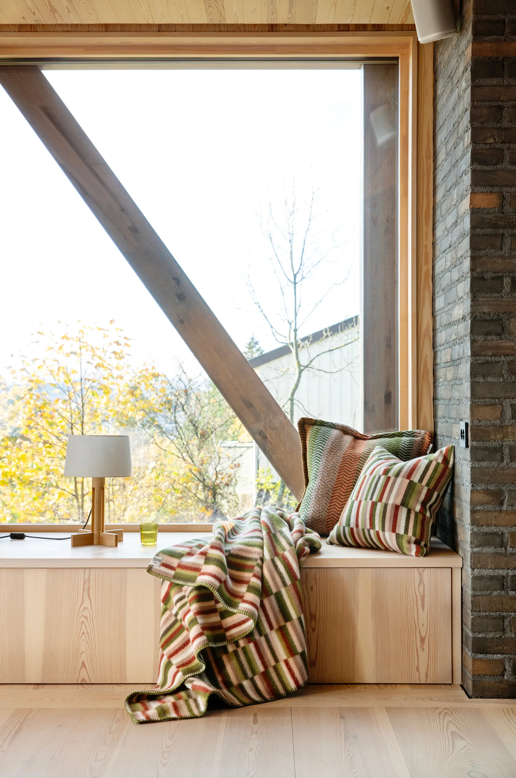 Ida teppe 135x200 cm, Olive burgundy Røros Tweed