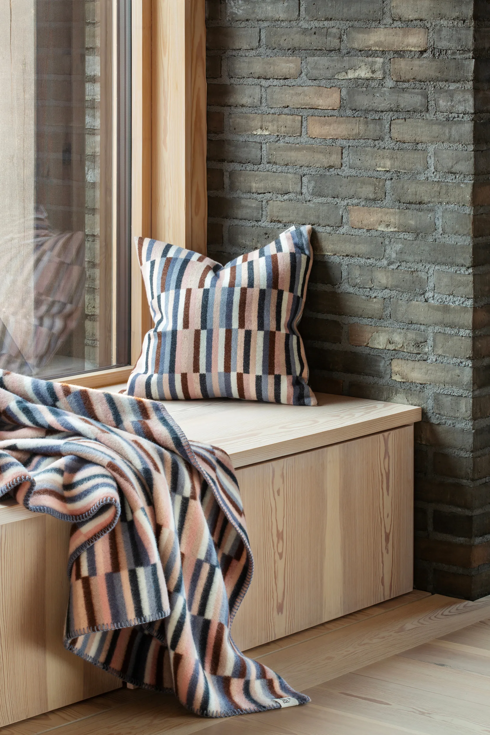 Ida teppe 135x200 cm, Rosa blue Røros Tweed