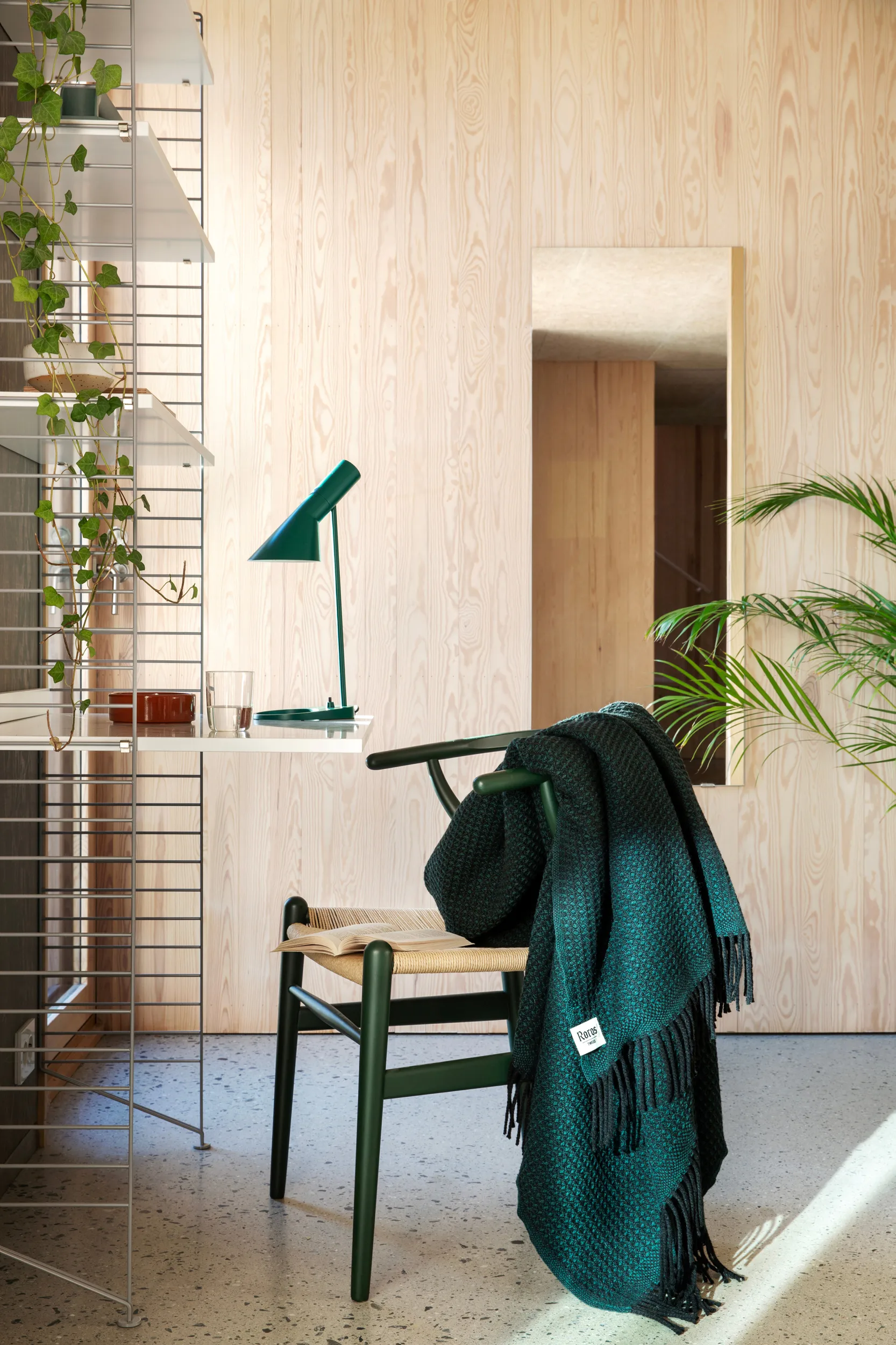 Vega pledd 150x210 cm, Dark green Røros Tweed