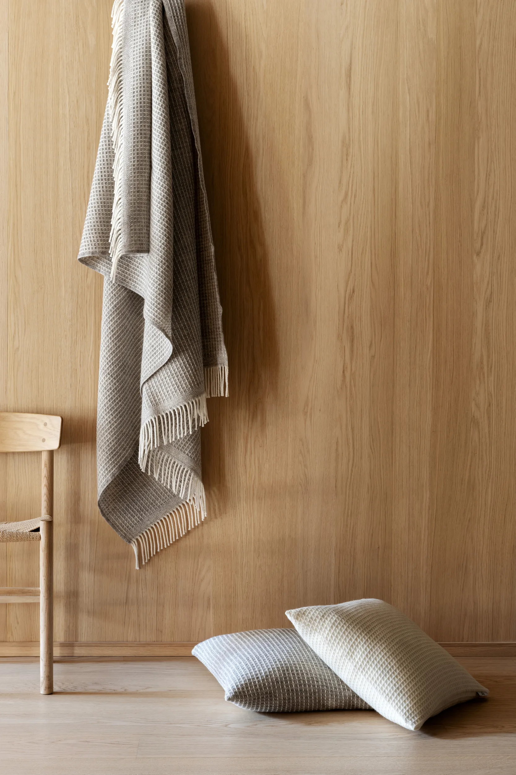 Vega pledd 150x210 cm, Grey Røros Tweed