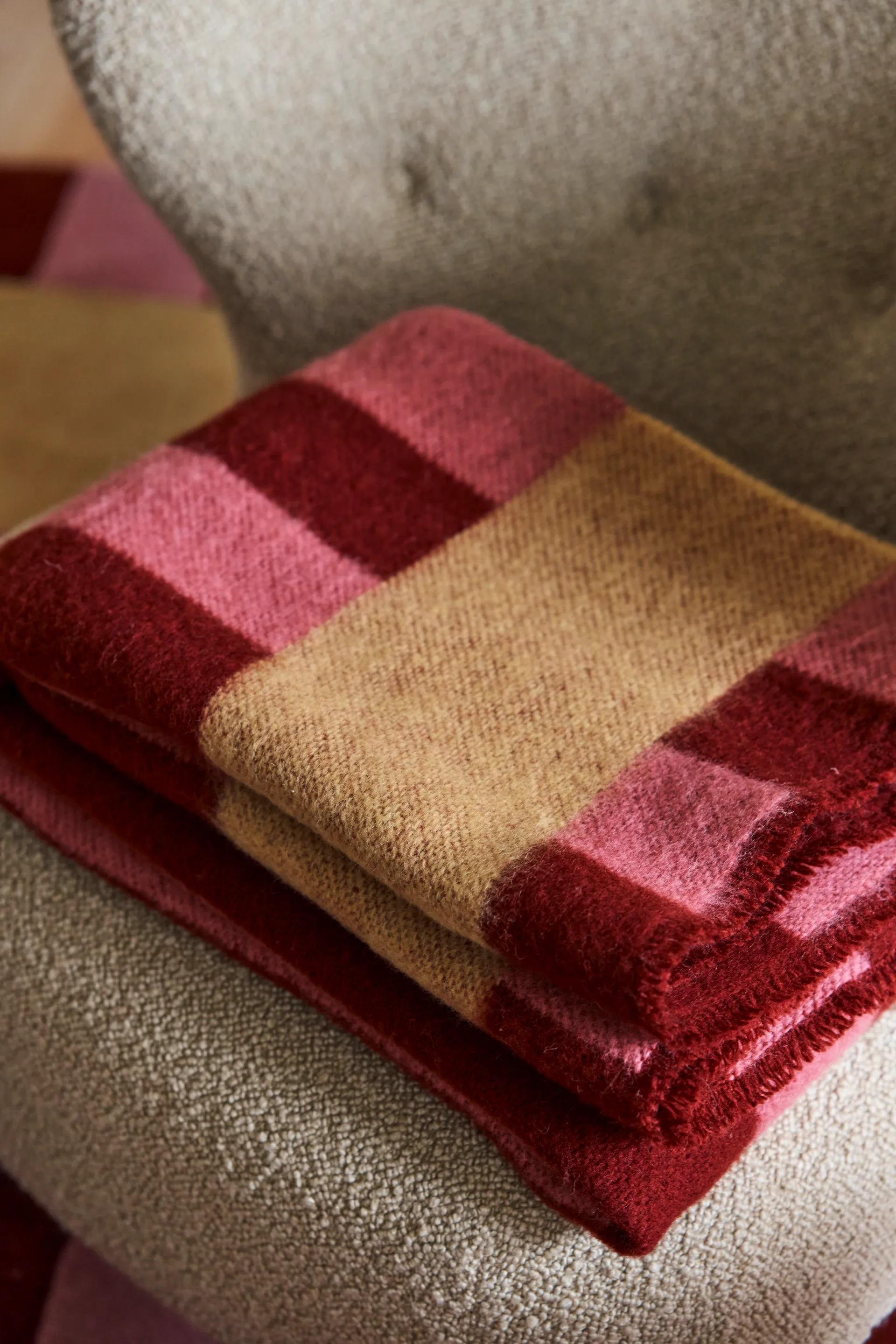 Aisles ullpledd 130x180 cm, Rød Scandi Living