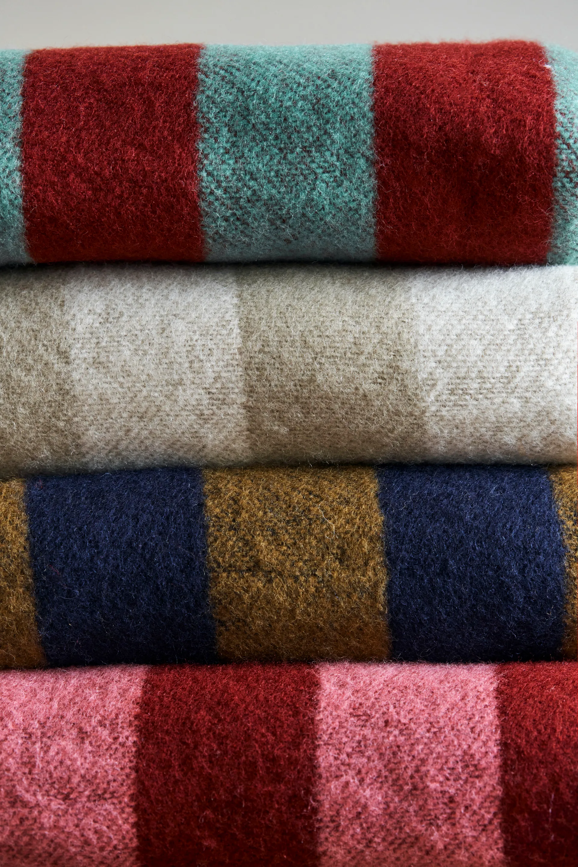 Aisles ullpledd 130x180 cm, Rød Scandi Living