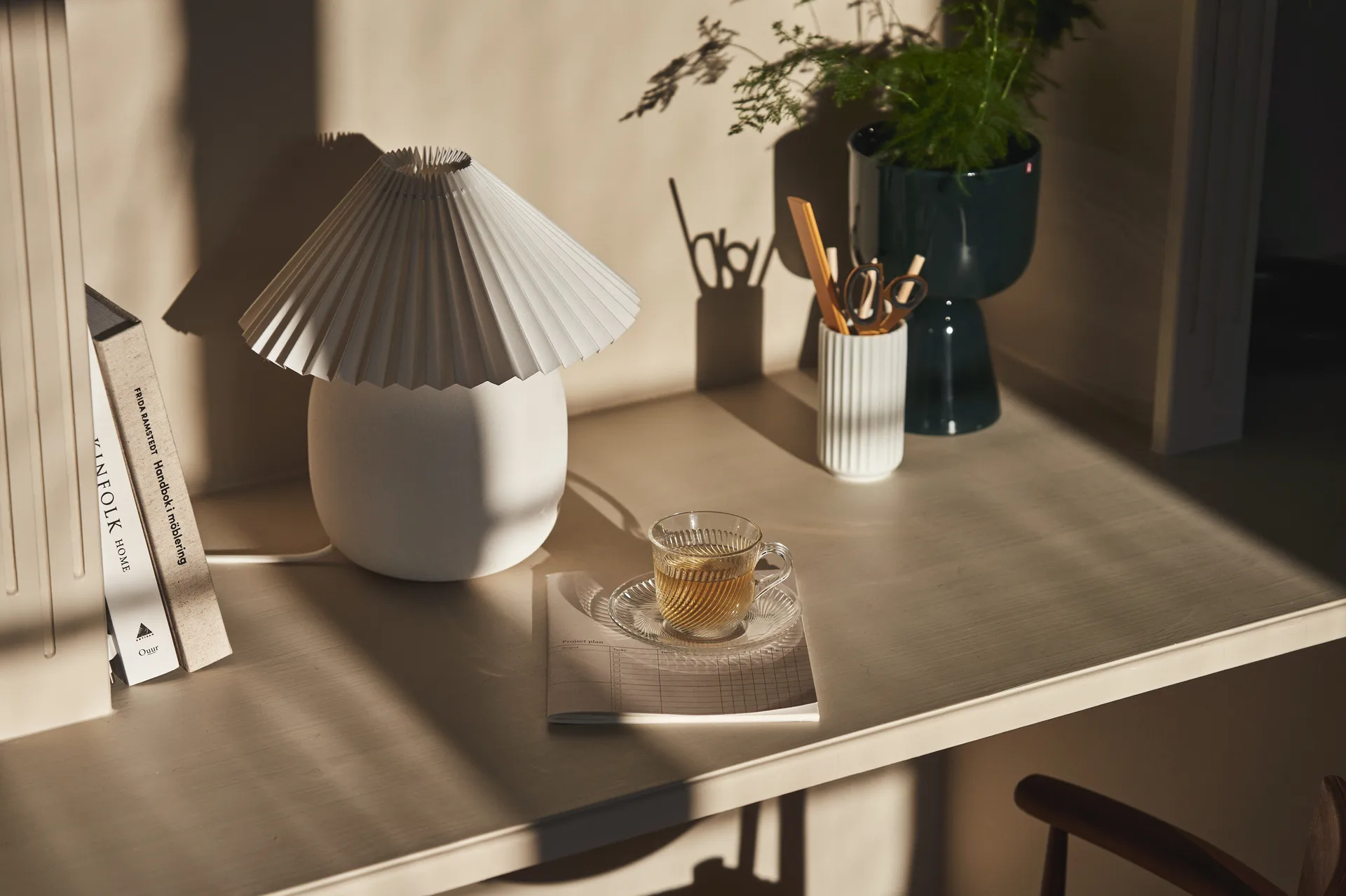 Boulder bordlampe 29 cm white-pleated white,  Scandi Living